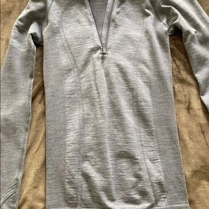 Lululemon long sleeve half zip up